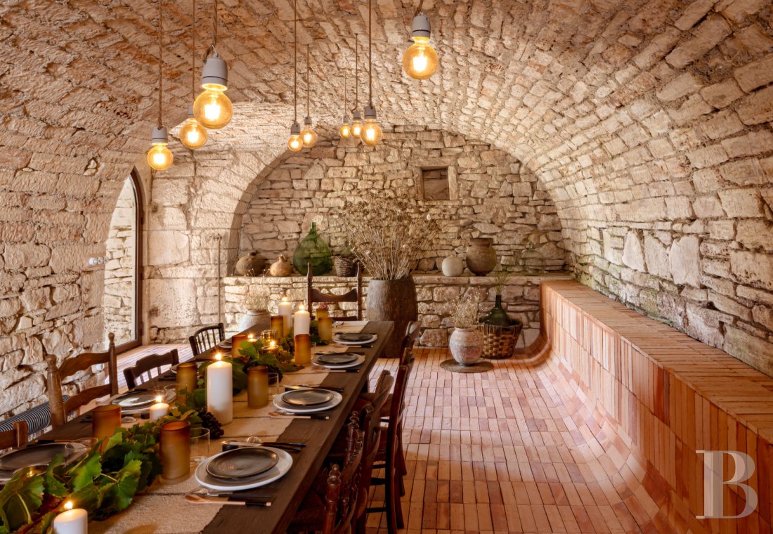 Dans le Gard, en bordure de l’Ardèche, un ancien mas restauré au milieu des oliviers, des vignes et des lavandes - photo  n°44